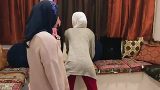 Arkadaşının yaladığı aleti içine aldı